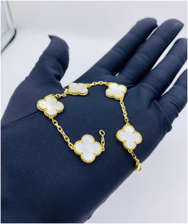 Sweet Alhambra bracelet 18K yellow gold, Mother-of-pearl - Van